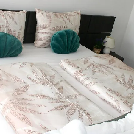 Friends - Promenade Foeldszint Apartman *
